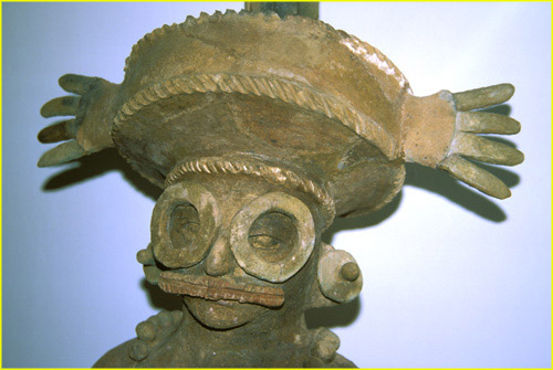 31 Copan - head in sunglasses