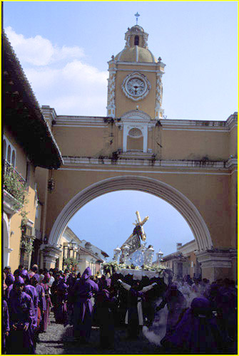58 Antigua Procession - in sight