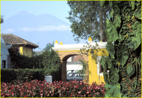 79 Antiqua - courtyard of Villa Coloniales