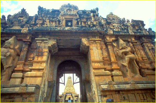 014a Thanjavur gate facade