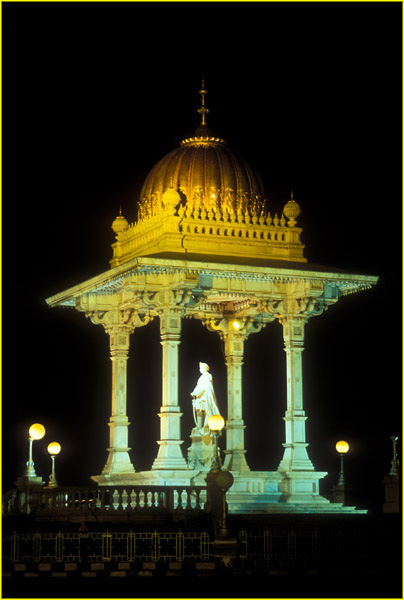 039b Mysore statue