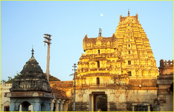 046b Virupaksha Temple Courtyard