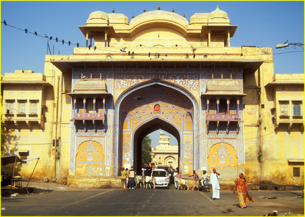 060a Jaipur City Palace gate