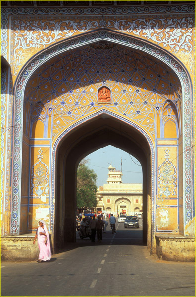 060b Jaipur City Palace gate1