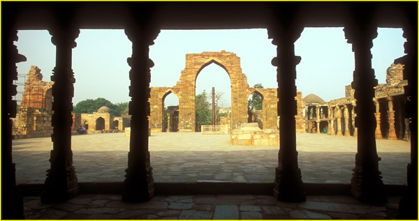 175b Qiutb Minar colonade