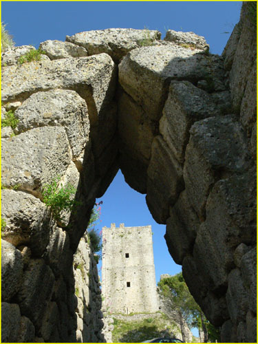 19 Civitavecchia (near Arpino, Lazzio) - cyclopean wall with pointed arch gateway 