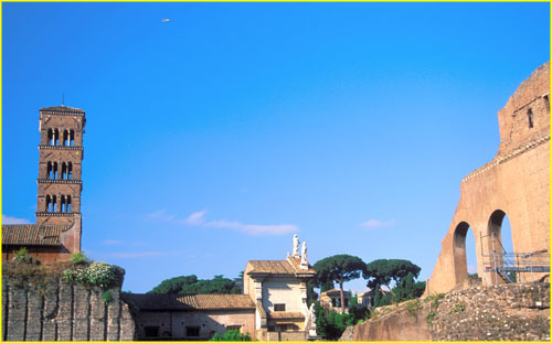 03b Santa Francesca Romana church and Basilica of Constantine and Maxentius (right), Roman Forum, Rome