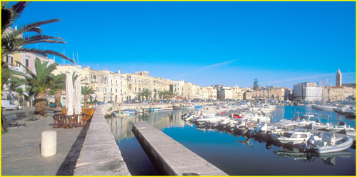 22g Trani harbour (port)