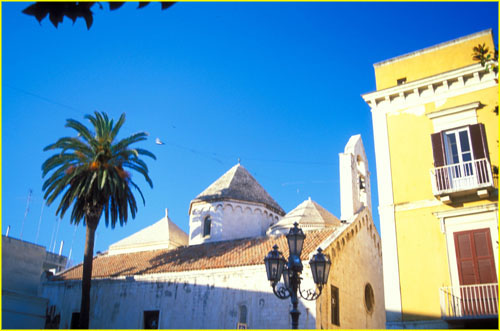 23 Trani street scene