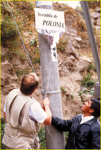 2 Naming Avenida Polonia in Chivay